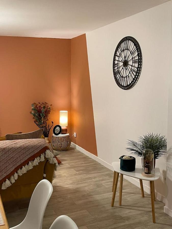 Comme Un Air De Provence A Blois Apartment ภายนอก รูปภาพ